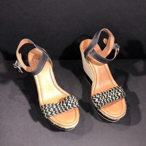 Lucky Brand Black & Tan Canvas Wedges (9M)
